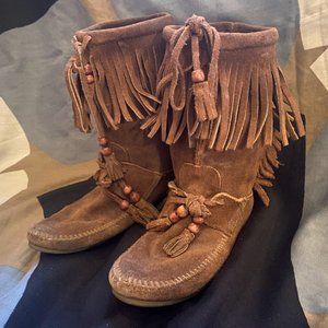 Minnetonka Fringe Moccasin Boots size 7.5 suede moccasin boots